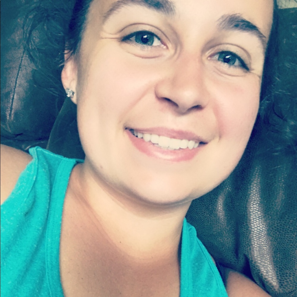 Meet your Posher, Abigail